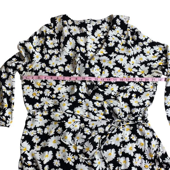 GAP Wrap Front Daisy Print Ruffle Top Black Floral Blouse XL Cottagecore Peasant - Picture 14 of 16